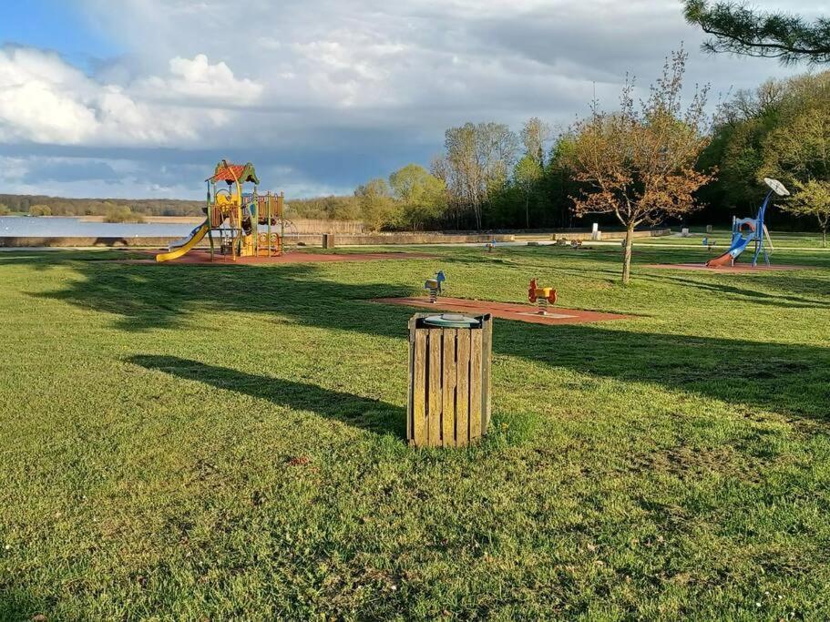 La Maison Bleu Du Lac De Celine Giffaumont-Champaubert Luaran gambar