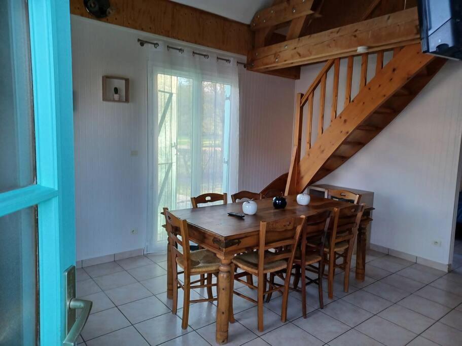 La Maison Bleu Du Lac De Celine Giffaumont-Champaubert Luaran gambar
