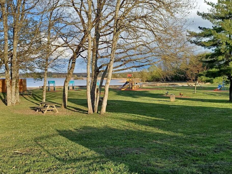La Maison Bleu Du Lac De Celine Giffaumont-Champaubert Luaran gambar